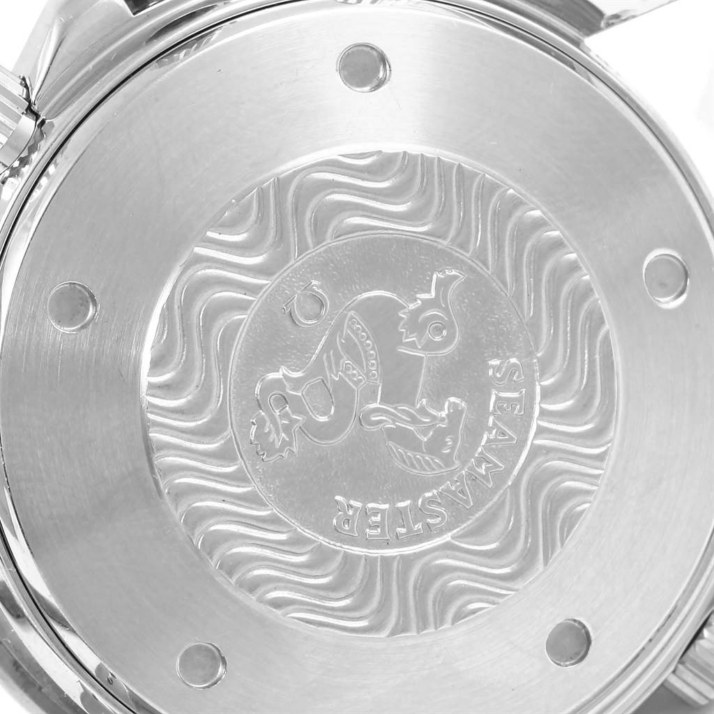 This image shows the case back of an Omega Seamaster 2599.80.00 Men
s Stainless Steel Blue Dial 2599.80.00 Men
s Stainless Steel Blue Dial watch from a straight-on angle.