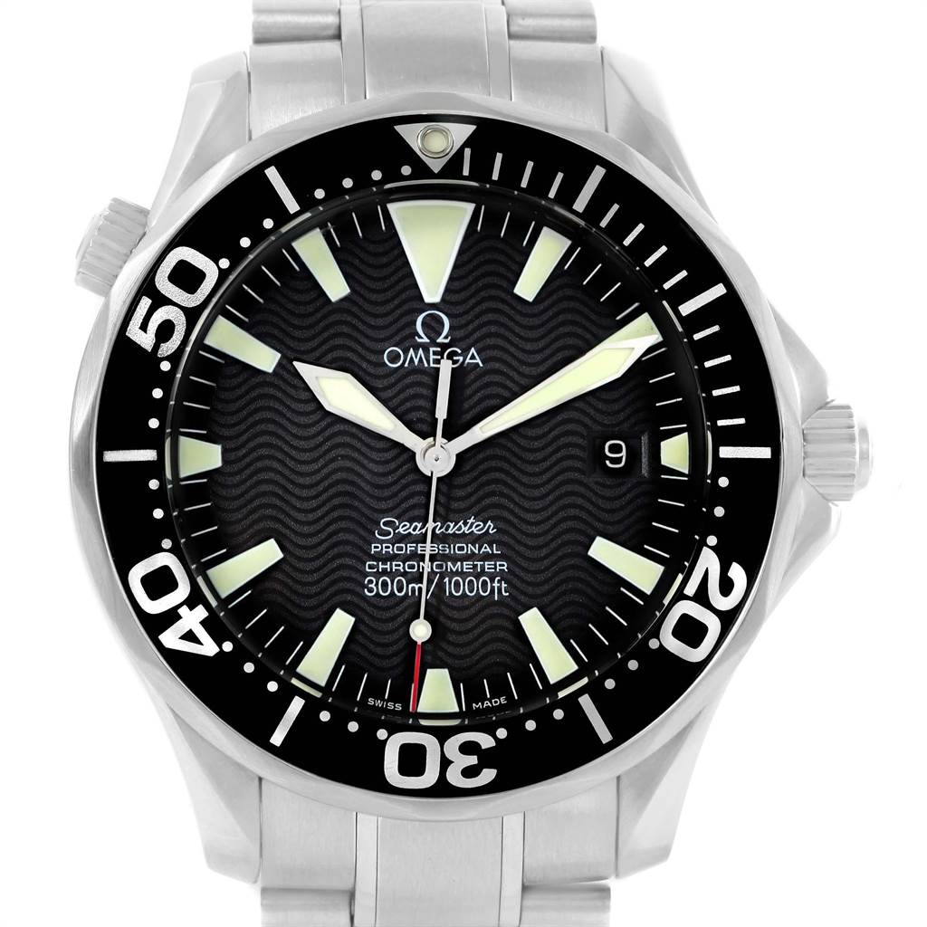 This image shows a frontal view of an Omega Seamaster 2254.50.00 Men
s Stainless Steel Black Dial 2254.50.00 Men
s Stainless Steel Black Dial watch, highlighting the dial, bezel, and bracelet.