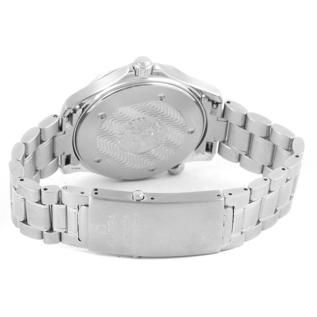 The image shows the back and bracelet of the Omega Seamaster 2254.50.00 Men
s Stainless Steel Black Dial 2254.50.00 Men
s Stainless Steel Black Dial watch, highlighting its clasp and case back.