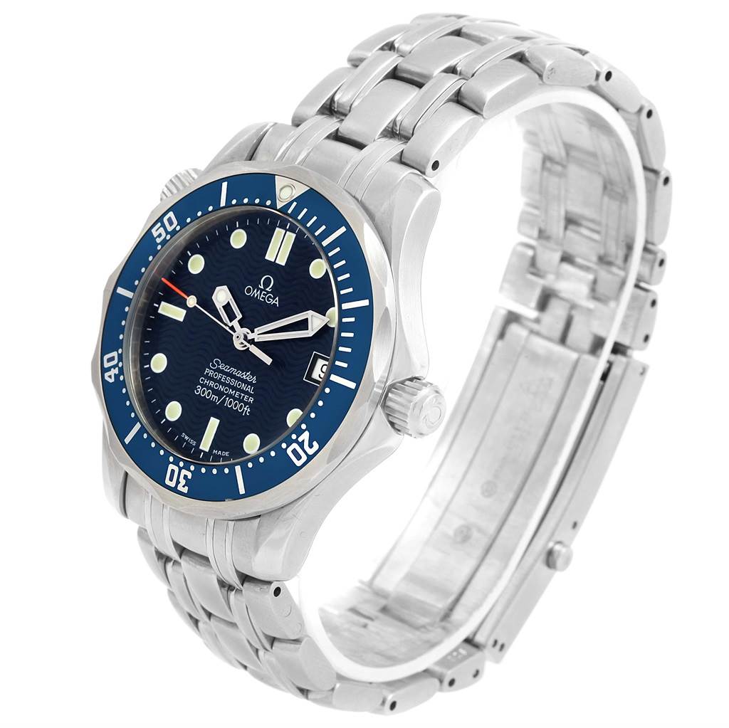 This image shows an Omega Seamaster 2551.80.00 Men
s Stainless Steel Blue Dial 2551.80.00 Men
s Stainless Steel Blue Dial watch at a three-quarter angle, displaying the face, bezel, crown, and metal bracelet.