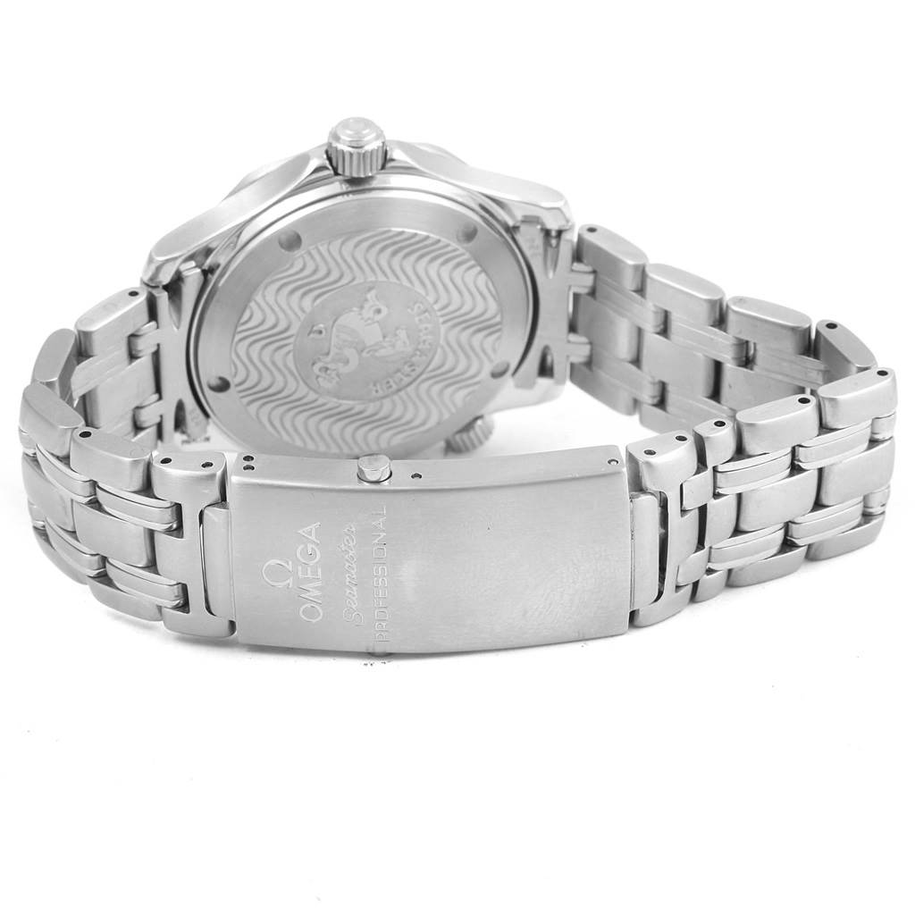 The image shows the back and clasp of an Omega Seamaster 2551.80.00 Men
s Stainless Steel Blue Dial 2551.80.00 Men
s Stainless Steel Blue Dial watch, highlighting the engraved case back and metal bracelet.