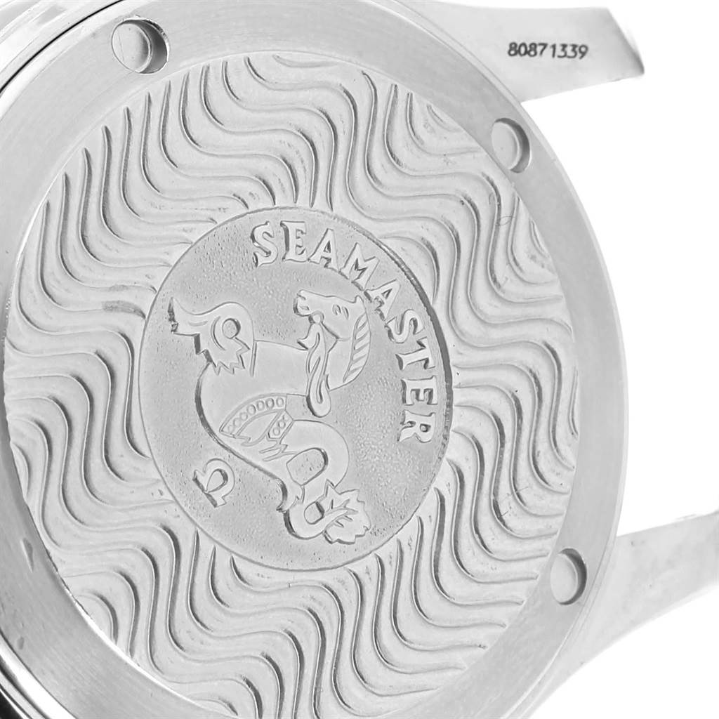 The image shows the case back of an Omega Seamaster Men
s Stainless Steel Black Dial Men
s Stainless Steel Black Dial watch, featuring an engraved seahorse emblem.