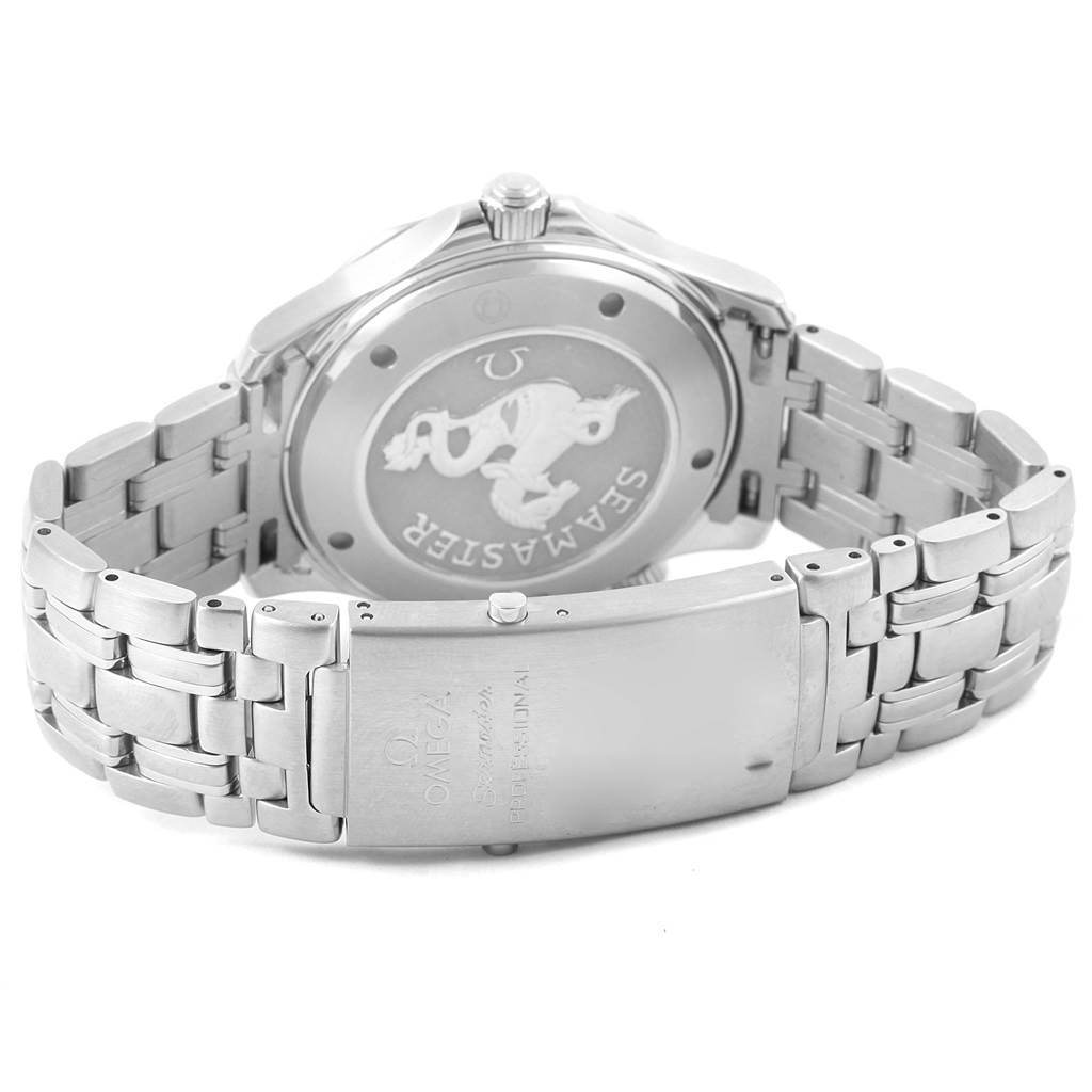 This image shows the back case and stainless steel bracelet of an Omega Seamaster 2220.80.00 Men
s Stainless Steel Blue Dial 2220.80.00 Men
s Stainless Steel Blue Dial watch.