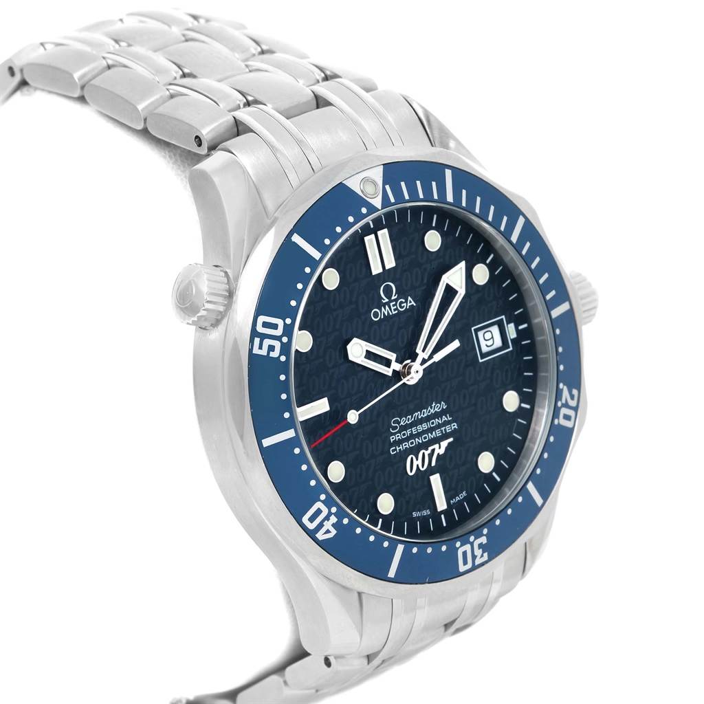 The image shows an angled view of an Omega Seamaster 2537.80.00 Men
s Stainless Steel Blue Dial 2537.80.00 Men
s Stainless Steel Blue Dial watch, highlighting the face, bezel, and part of the bracelet.