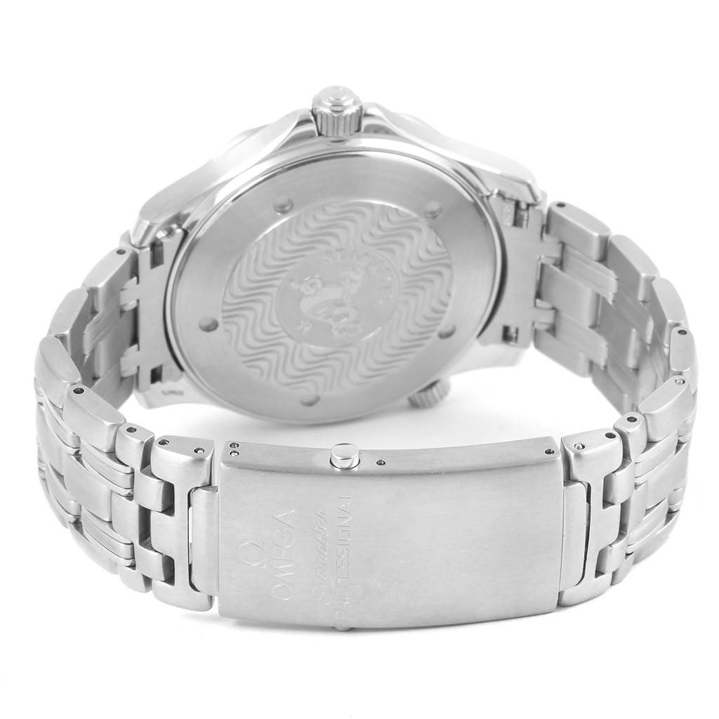 The image shows the back case and the clasp of the Omega Seamaster 2541.80.00 Men
s Stainless Steel Blue Dial 2541.80.00 Men
s Stainless Steel Blue Dial watch, highlighting the engraved details and metal bracelet.