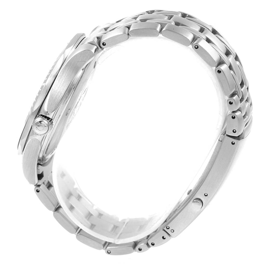 The image shows the side view of an Omega Seamaster 2541.80.00 Men
s Stainless Steel Blue Dial 2541.80.00 Men
s Stainless Steel Blue Dial watch, highlighting the bracelet and profile of the watch casing.