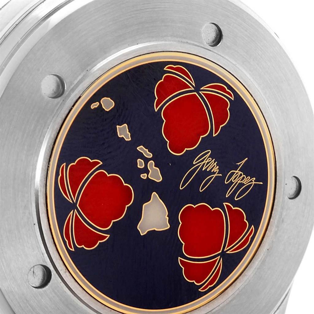 The image shows the case back of an Omega Seamaster 2536.50.00 Men
s Stainless Steel Black Dial 2536.50.00 Men
s Stainless Steel Black Dial watch featuring a decorative design and a signature.