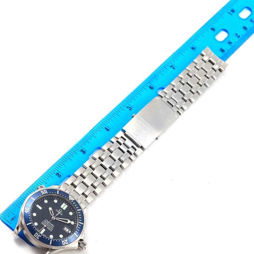 The image shows the Omega Seamaster 2531.80.00 Men
s Stainless Steel Blue Dial 2531.80.00 Men
s Stainless Steel Blue Dial watch and its metal bracelet, alongside a ruler for measurement.