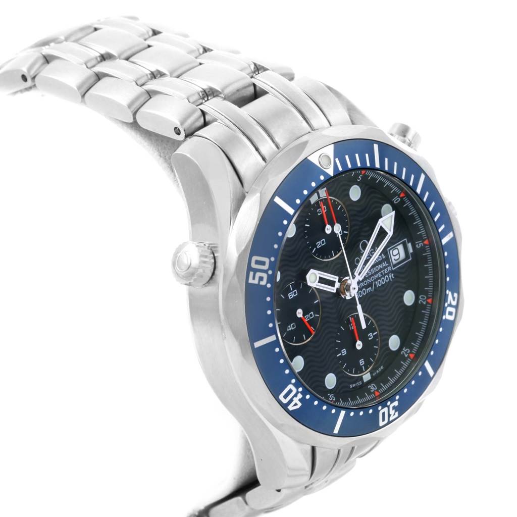 The image shows an angled side view of an Omega Seamaster 2599.80.00 Men
s Stainless Steel Blue Dial 2599.80.00 Men
s Stainless Steel Blue Dial watch highlighting its bezel, bracelet, and crown.