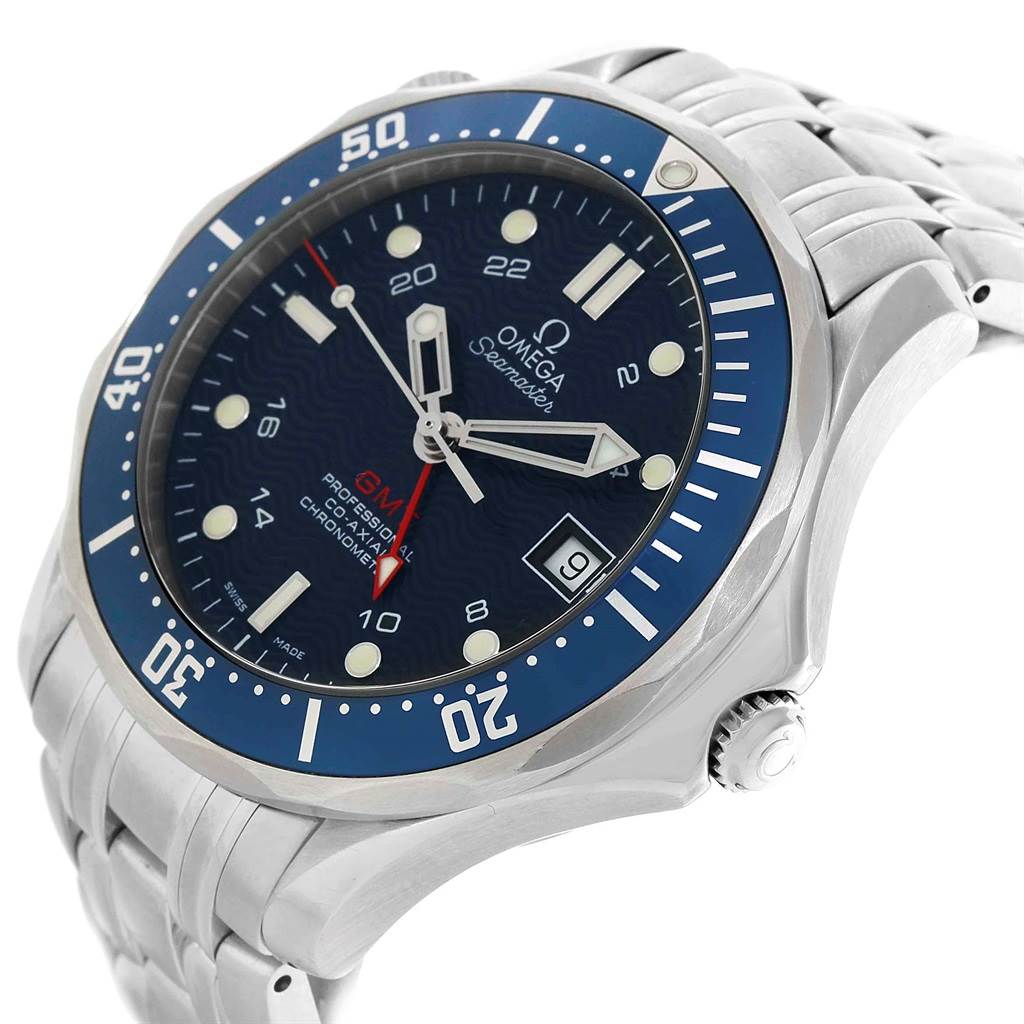 The image shows an angled view of the Omega Seamaster 2535.80.00 Men
s Stainless Steel Blue Dial 2535.80.00 Men
s Stainless Steel Blue Dial watch, highlighting the blue dial, bezel, and metal bracelet.