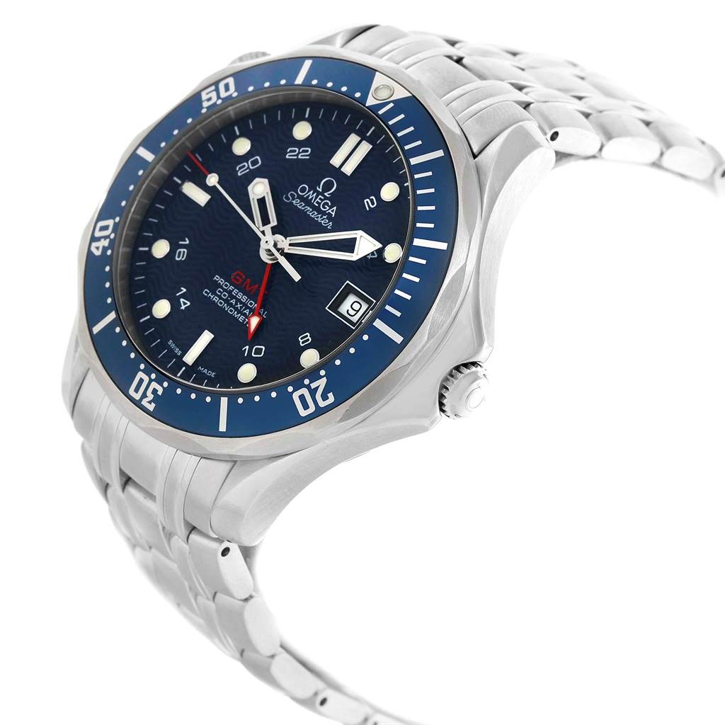 The image shows an angled view of the Omega Seamaster 2535.80.00 Men
s Stainless Steel Blue Dial 2535.80.00 Men
s Stainless Steel Blue Dial watch, highlighting the dial, bezel, crown, and metal bracelet.