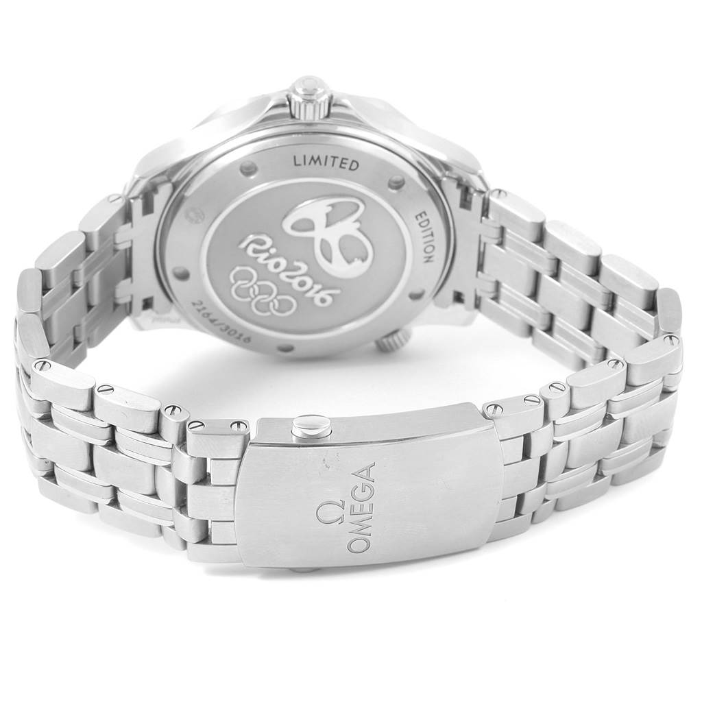 This image shows the backside and bracelet of the Omega Seamaster 522.30.41.20.01.001 Men
s Stainless Steel Black Dial 522.30.41.20.01.001 Men
s Stainless Steel Black Dial watch, highlighting the Rio 2016 Limited Edition case back.