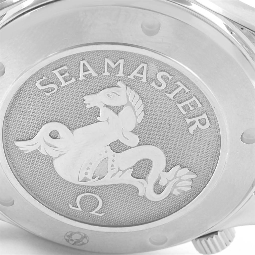 This image shows the back case of an Omega Seamaster 2220.80.00 Men
s Stainless Steel Blue Dial 2220.80.00 Men
s Stainless Steel Blue Dial watch featuring its engraved logo.