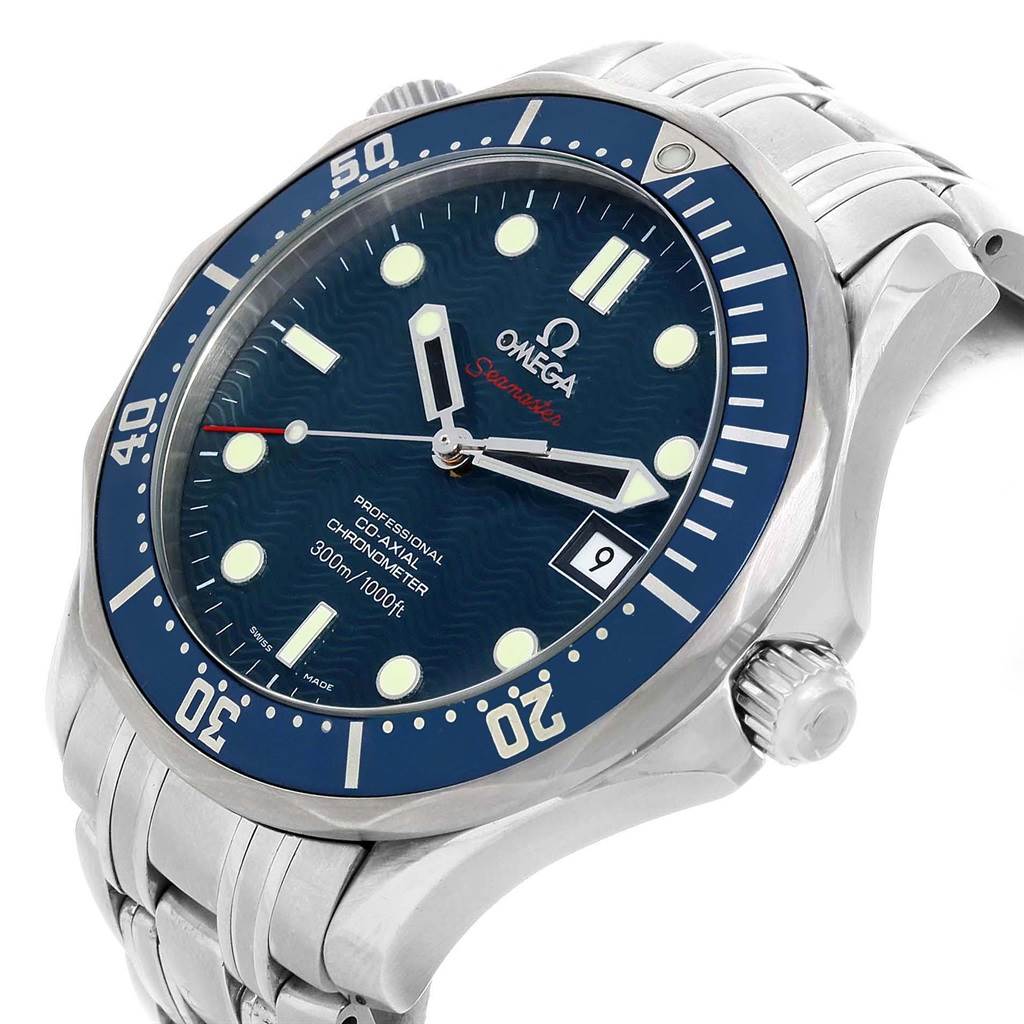 This image shows an angled view of the Omega Seamaster 2220.80.00 Men
s Stainless Steel Blue Dial 2220.80.00 Men
s Stainless Steel Blue Dial watch face and band, highlighting the bezel, crown, and dial details.