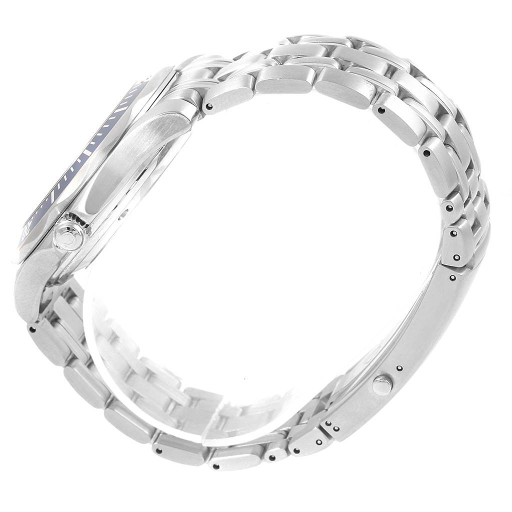 This image shows the side profile and bracelet of the Omega Seamaster 2220.80.00 Men
s Stainless Steel Blue Dial 2220.80.00 Men
s Stainless Steel Blue Dial watch.