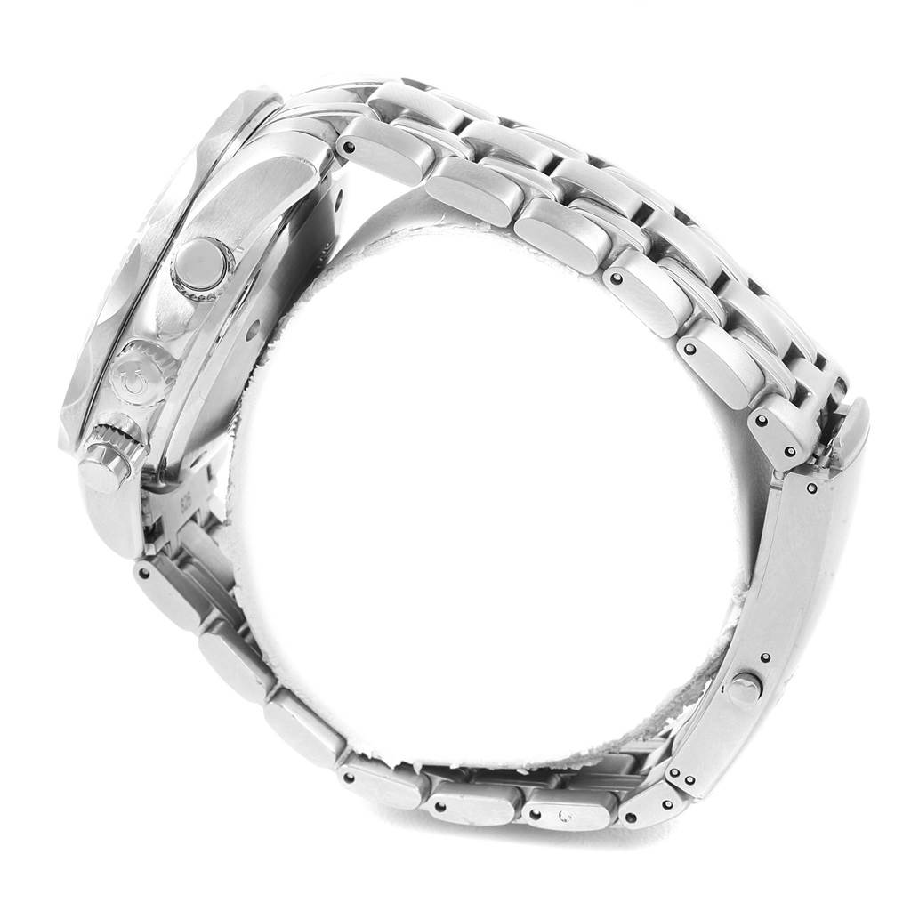 This image shows the side view of an Omega Seamaster 2599.80.00 Men
s Stainless Steel Blue Dial 2599.80.00 Men
s Stainless Steel Blue Dial watch, highlighting the crown, pushers, and bracelet links.