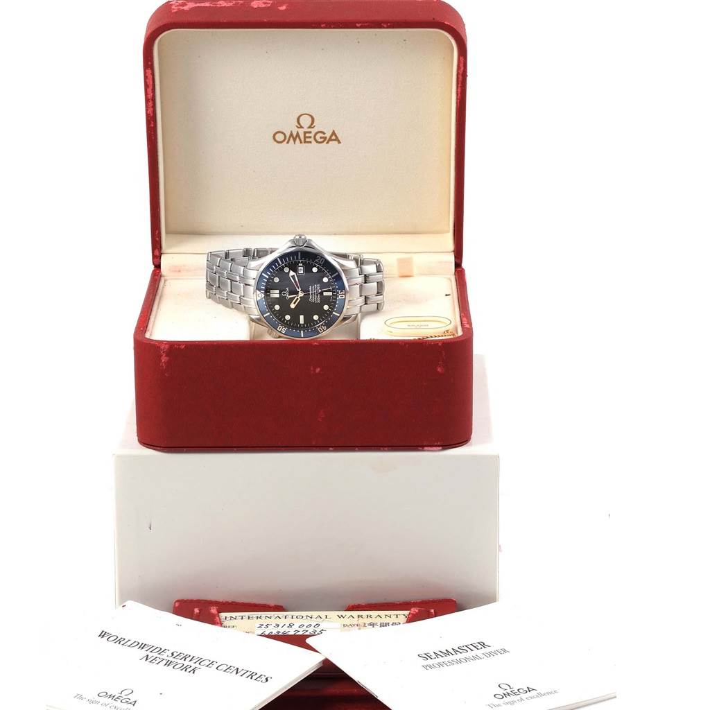 This image shows an Omega Seamaster 2531.80.00 Men
s Stainless Steel Blue Dial 2531.80.00 Men
s Stainless Steel Blue Dial watch from a front angle, displayed in an open box with accompanying documents.