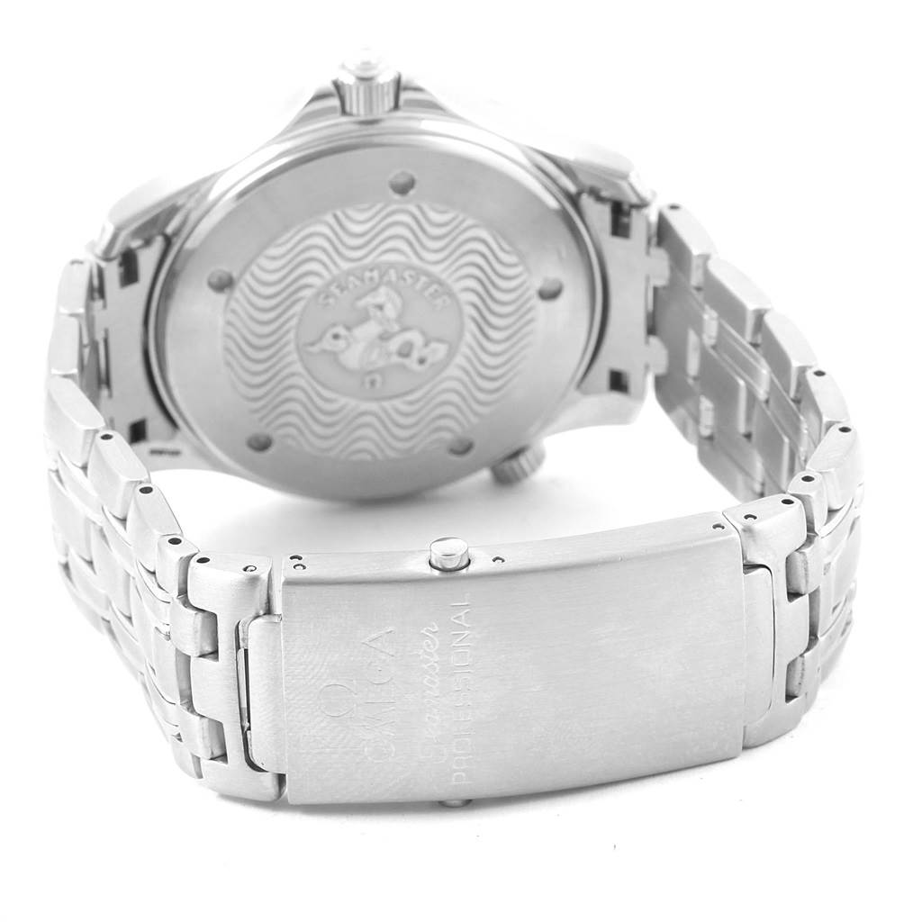 The image shows the back case and clasp of an Omega Seamaster 2531.80.00 Men
s Stainless Steel Blue Dial 2531.80.00 Men
s Stainless Steel Blue Dial watch, highlighting the intricate case back design.