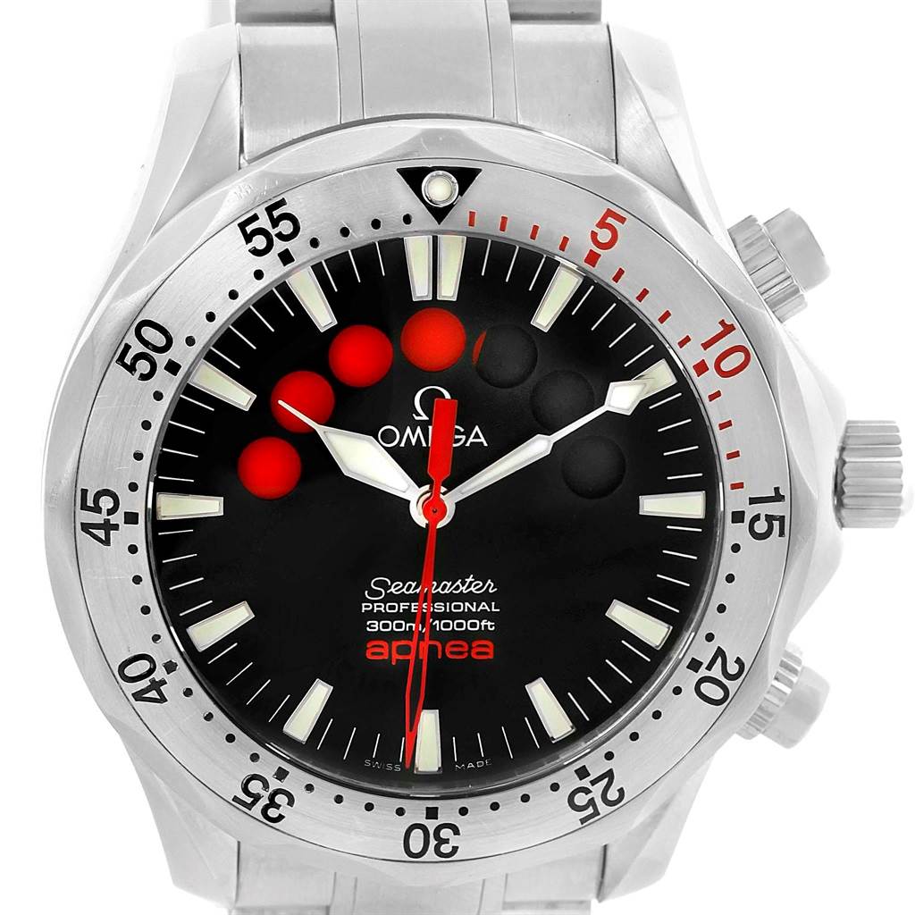 The image shows a front view of an Omega Seamaster 2595.50.00 Men
s Stainless Steel Black Dial 2595.50.00 Men
s Stainless Steel Black Dial watch, highlighting the dial, bezel, and part of the stainless steel bracelet.