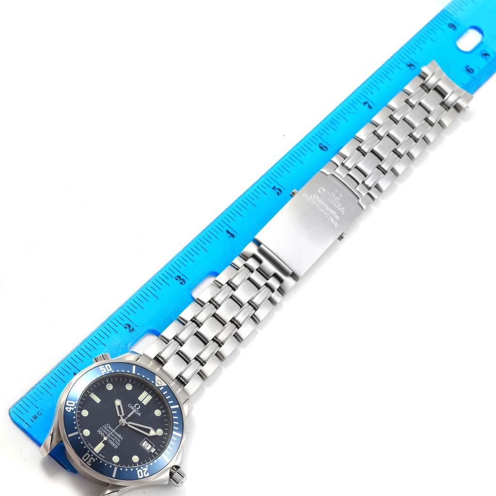 The image shows the Omega Seamaster 2531.80.00 Men
s Stainless Steel Blue Dial 2531.80.00 Men
s Stainless Steel Blue Dial watch from a top-down angle with the watch face and full metal bracelet visible.