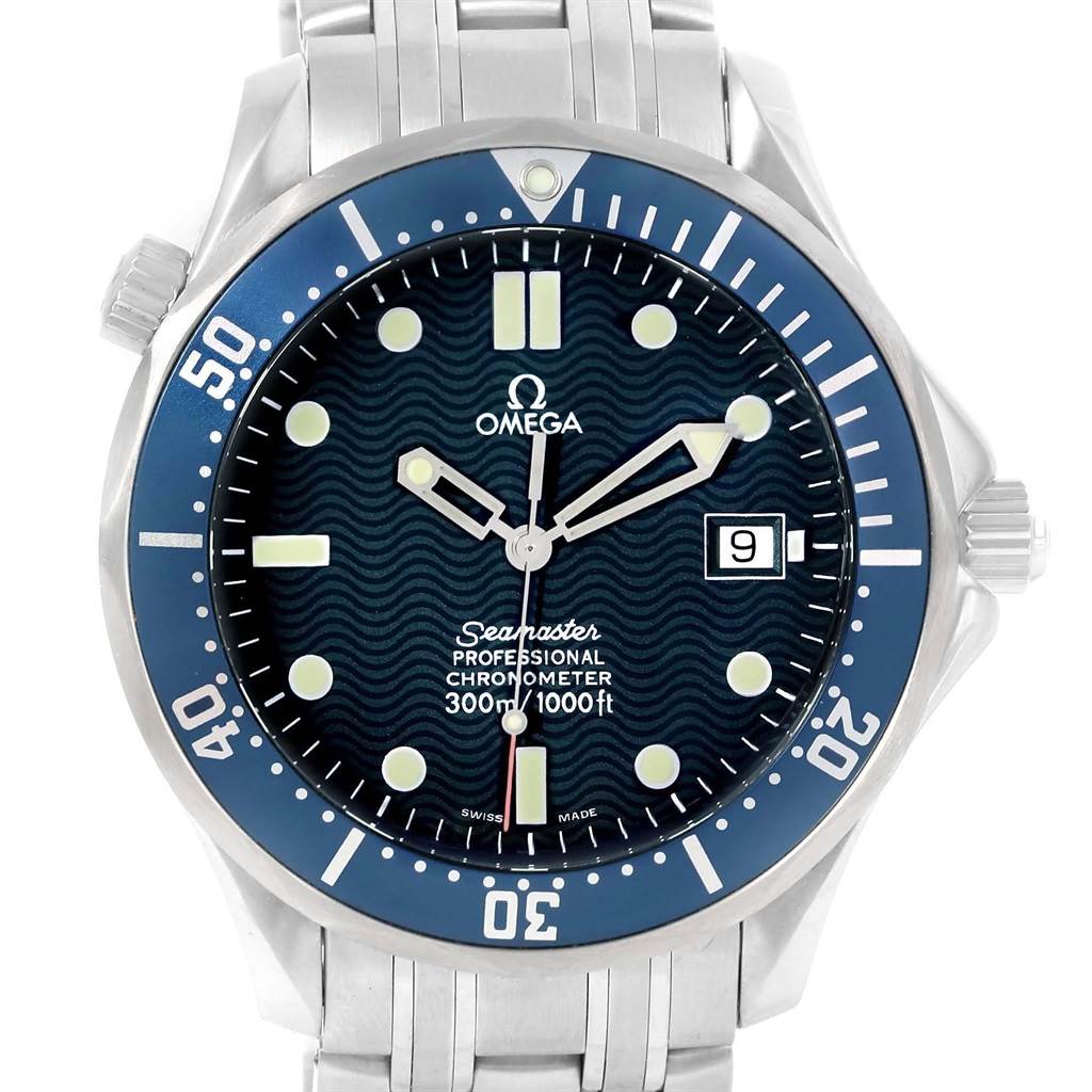 This image shows a frontal view of the Omega Seamaster 2531.80.00 Men
s Stainless Steel Blue Dial 2531.80.00 Men
s Stainless Steel Blue Dial watch, highlighting its dial, bezel, and stainless steel bracelet.