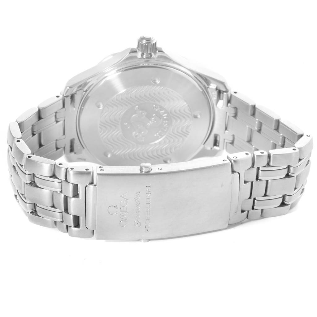 The image shows the back view of an Omega Seamaster 2531.80.00 Men
s Stainless Steel Blue Dial 2531.80.00 Men
s Stainless Steel Blue Dial watch, highlighting its clasp and case back details.