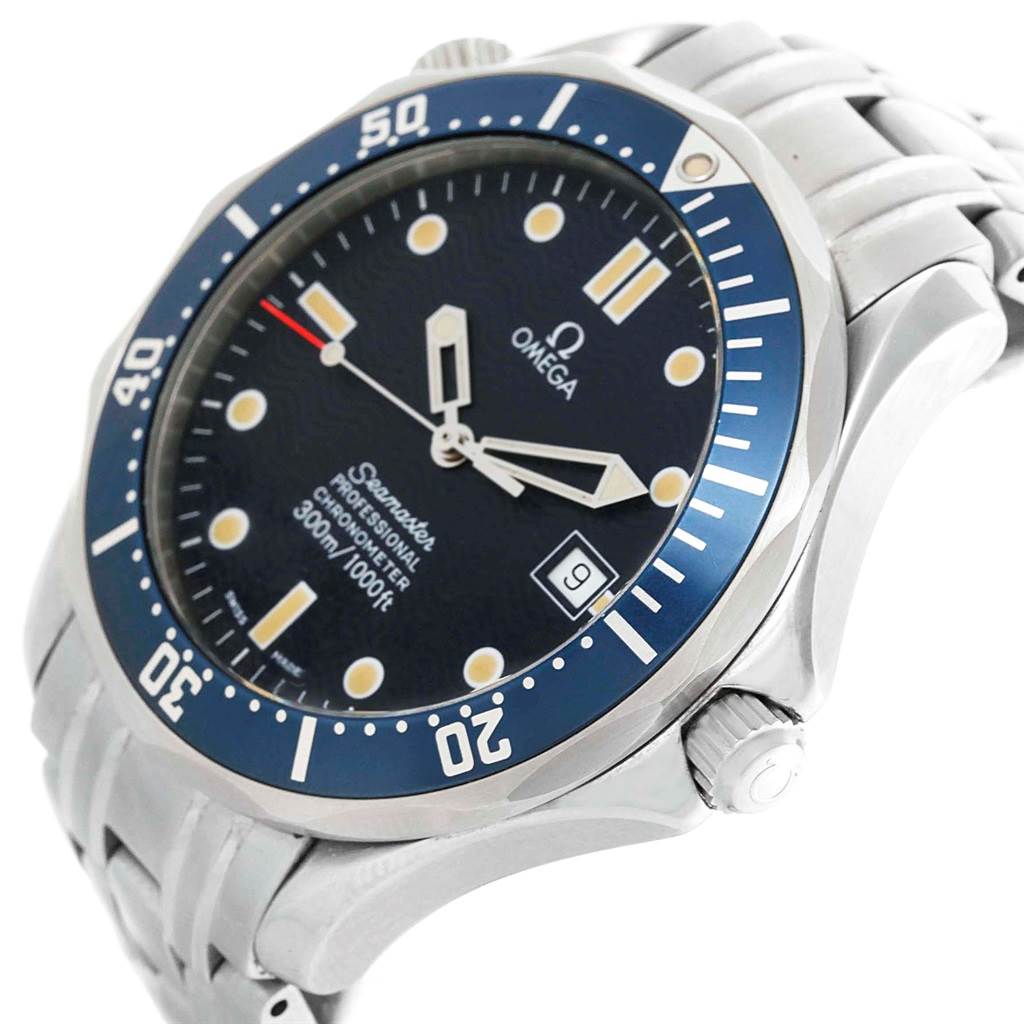 The image shows an angled view of the Omega Seamaster 2531.80.00 Men
s Stainless Steel Blue Dial 2531.80.00 Men
s Stainless Steel Blue Dial watch
s face, bezel, and part of its bracelet.