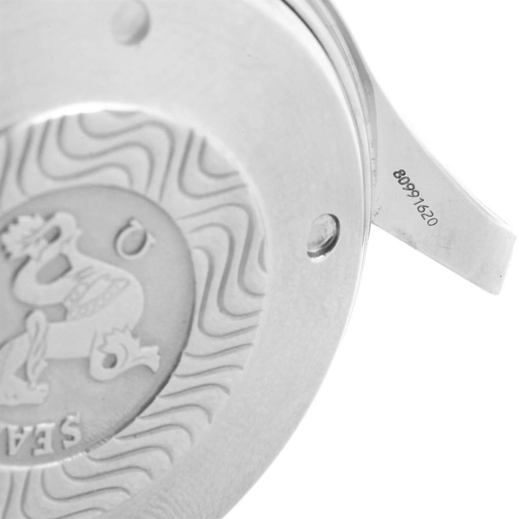 This image shows the back casing and a lug of the Omega Seamaster 2599.80.00 Men
s Stainless Steel Blue Dial 2599.80.00 Men
s Stainless Steel Blue Dial watch, highlighting its serial number and wave pattern design.