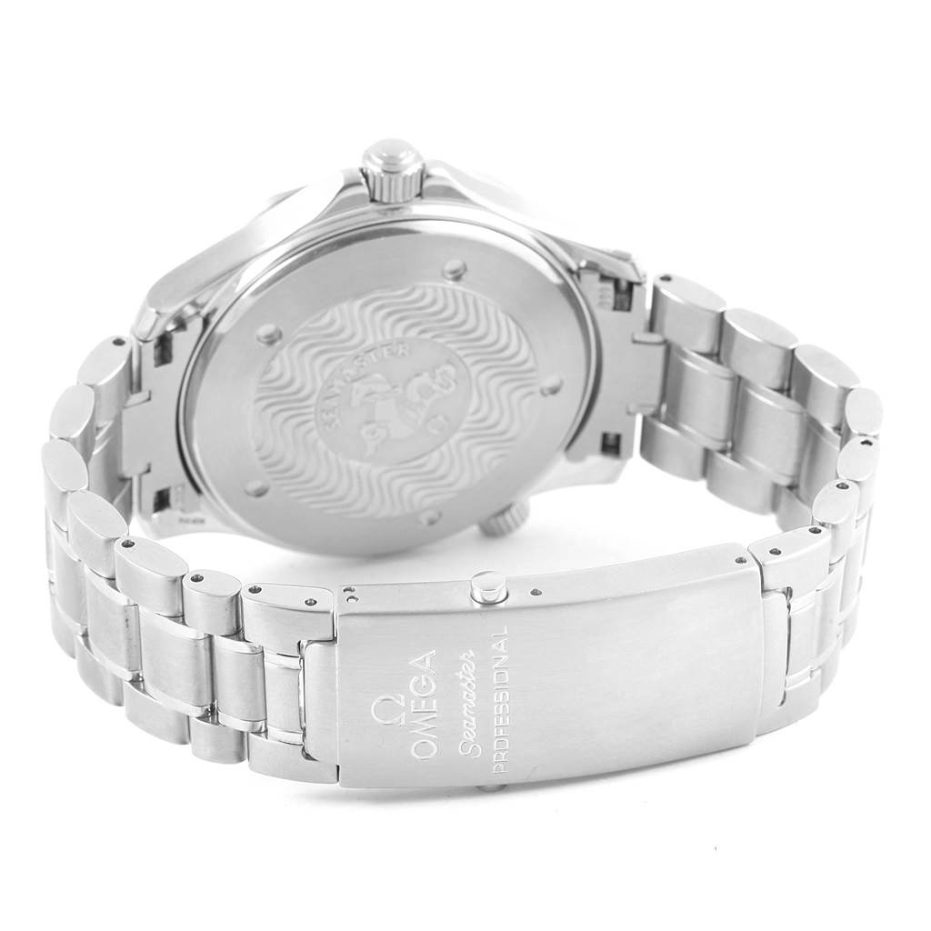 The image shows the back and the bracelet of the Omega Seamaster 2255.80.00 Men
s Stainless Steel Blue Dial 2255.80.00 Men
s Stainless Steel Blue Dial watch, highlighting the clasp and the case back details.