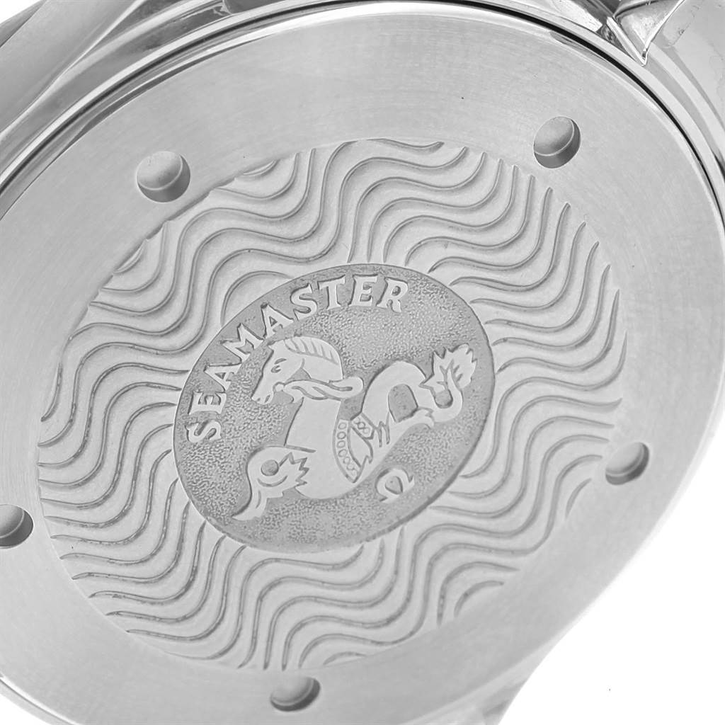 This image shows the engraved case back of an Omega Seamaster 2531.80.00 Men
s Stainless Steel Blue Dial 2531.80.00 Men
s Stainless Steel Blue Dial watch.