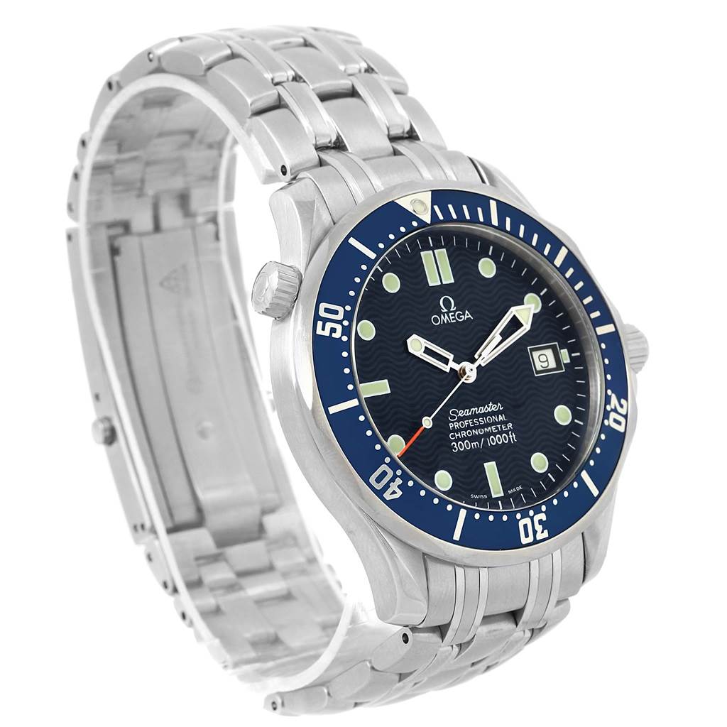 The image shows an Omega Seamaster 2531.80.00 Men
s Stainless Steel Blue Dial 2531.80.00 Men
s Stainless Steel Blue Dial watch from a front angle, highlighting its dial, bezel, and stainless steel bracelet.