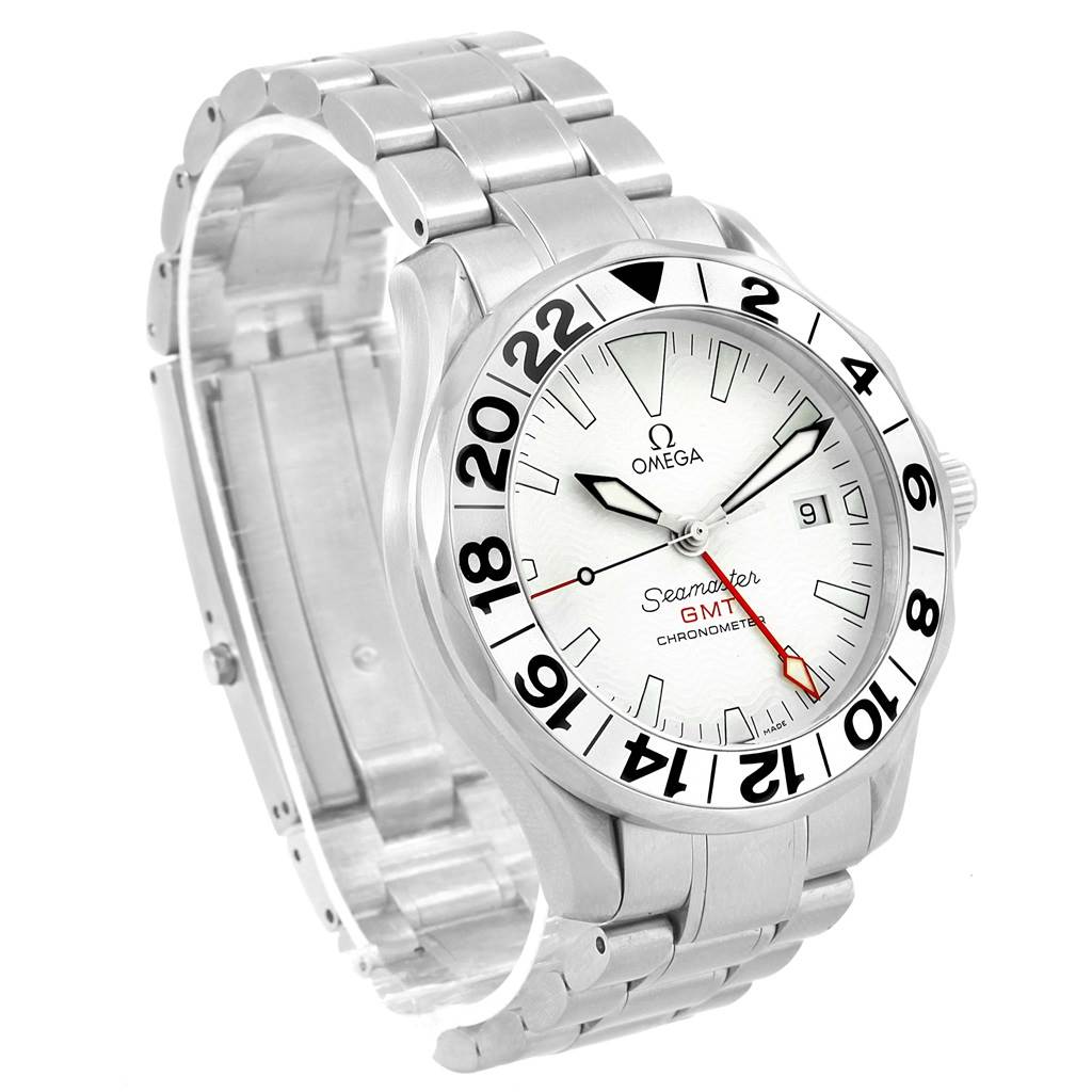 The image shows a front angle of an Omega Seamaster 2538.20.00 Men's Stainless Steel White Dial 2538.20.00 Men's Stainless Steel White Dial watch, displaying its dial, bezel, and stainless steel bracelet.