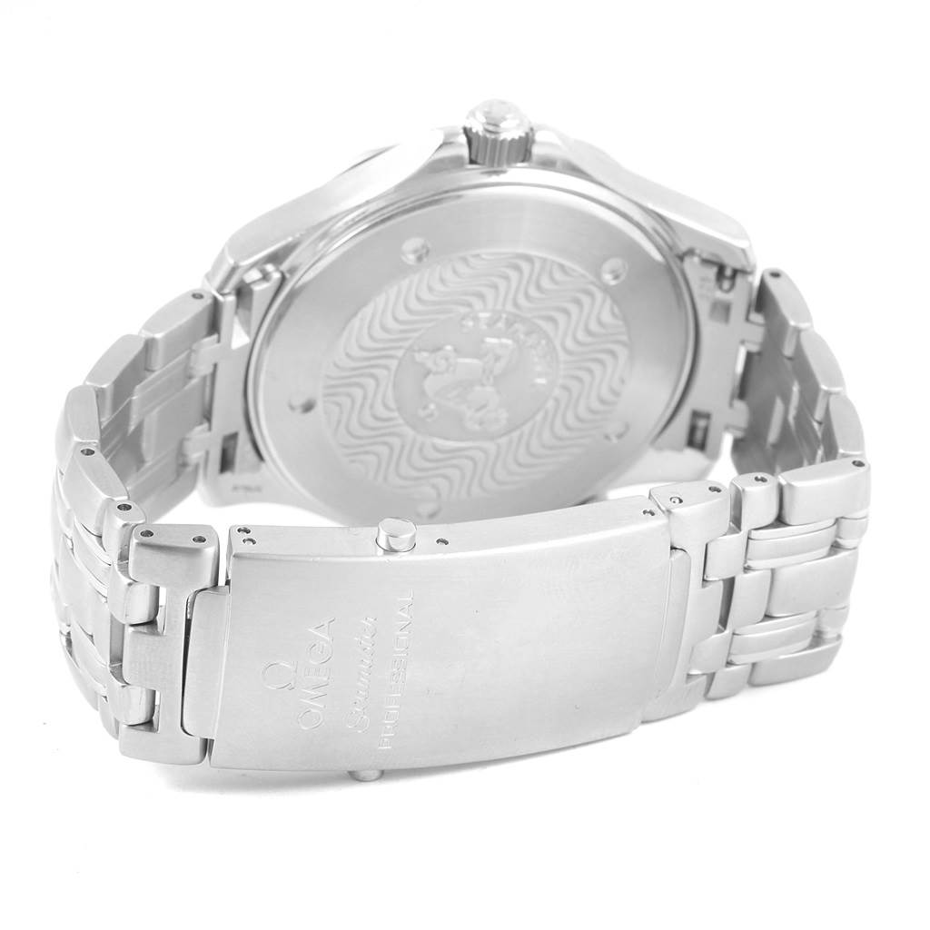 The photo shows a rear angle of the Omega Seamaster 2541.80.00 Men
s Stainless Steel Blue Dial 2541.80.00 Men
s Stainless Steel Blue Dial watch, featuring its bracelet and closed clasp.