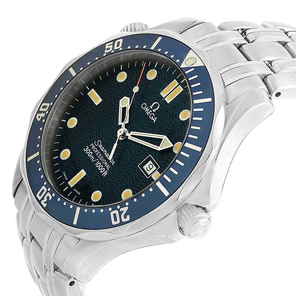 The image shows a side angle of an Omega Seamaster 2541.80.00 Men
s Stainless Steel Blue Dial 2541.80.00 Men
s Stainless Steel Blue Dial watch, highlighting its face, bezel, and metal bracelet.