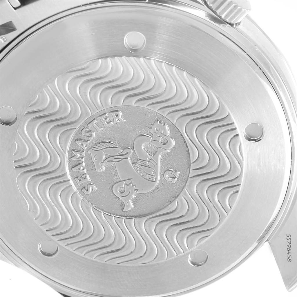 This image shows the case back of the Omega Seamaster 2541.80.00 Men
s Stainless Steel Blue Dial 2541.80.00 Men
s Stainless Steel Blue Dial watch, featuring its engraved logo and wave pattern design.