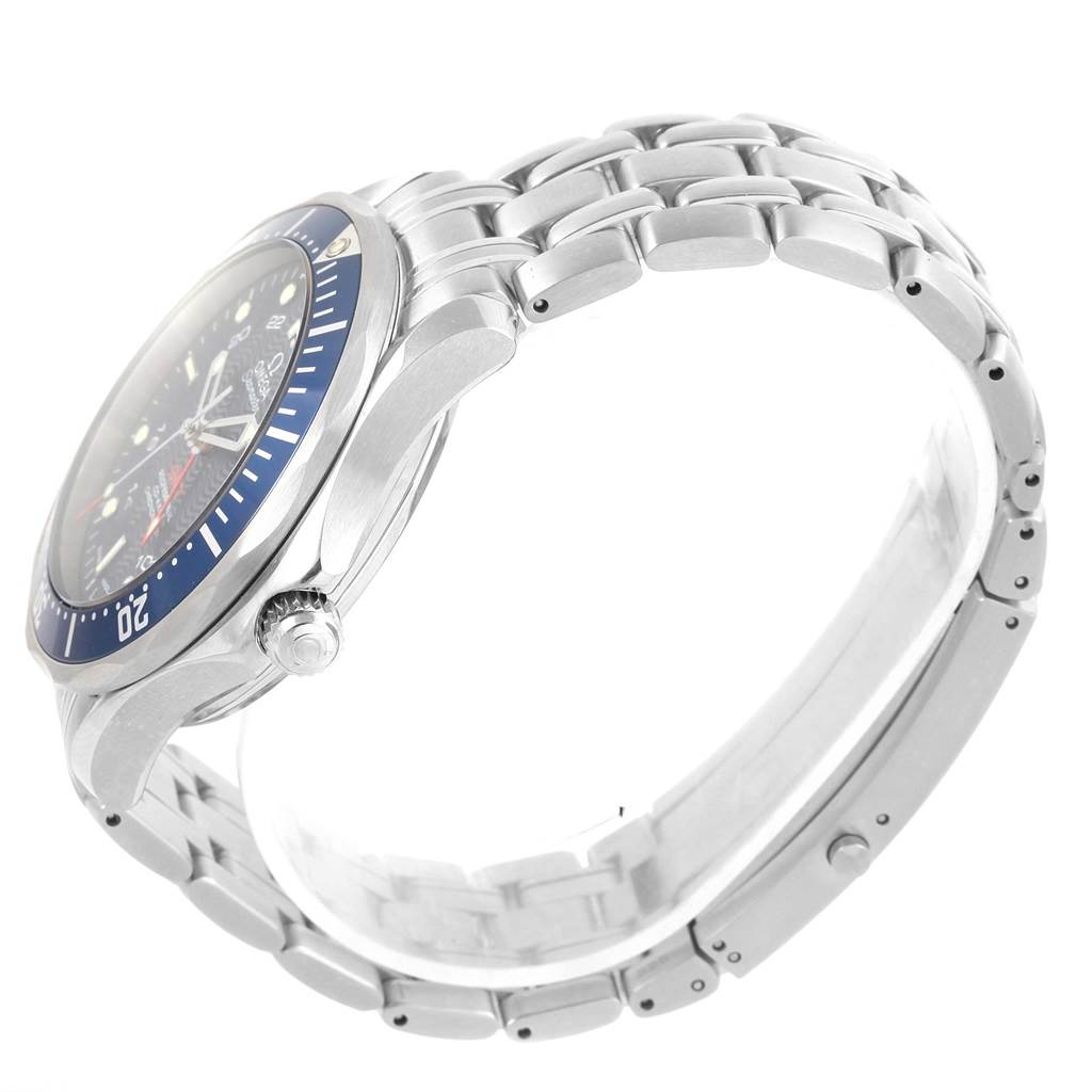 The image shows a side view of an Omega Seamaster 2535.80.00 Men
s Stainless Steel Blue Dial 2535.80.00 Men
s Stainless Steel Blue Dial watch, highlighting its bezel, crown, and stainless steel bracelet.