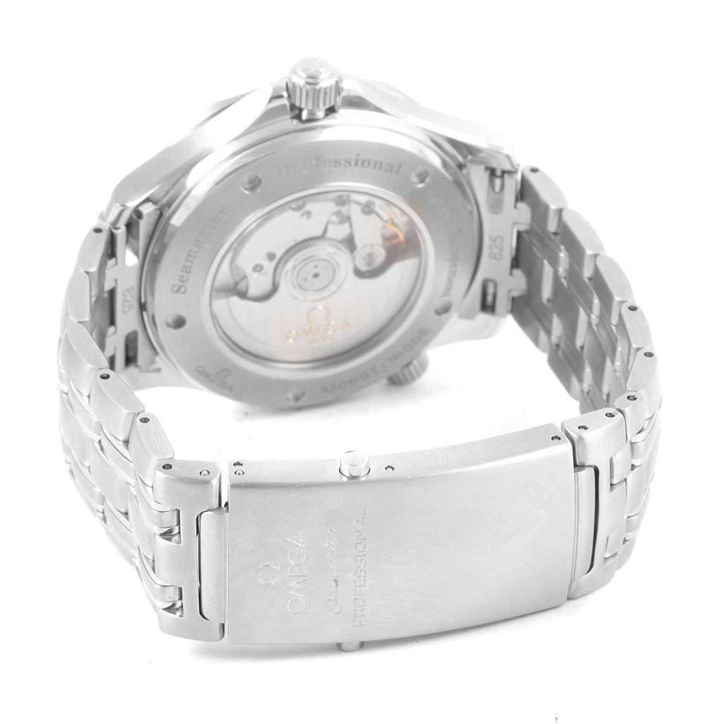 The image shows the back view of an Omega Seamaster 2535.80.00 Men
s Stainless Steel Blue Dial 2535.80.00 Men
s Stainless Steel Blue Dial watch, focusing on its exhibition case back and metal bracelet clasp.