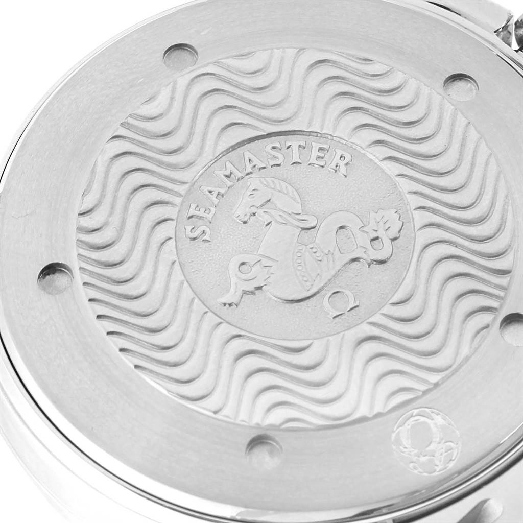 This image shows the back case of an Omega Seamaster 2531.80.00 Men
s Stainless Steel Blue Dial 2531.80.00 Men
s Stainless Steel Blue Dial watch with its engraved logo.