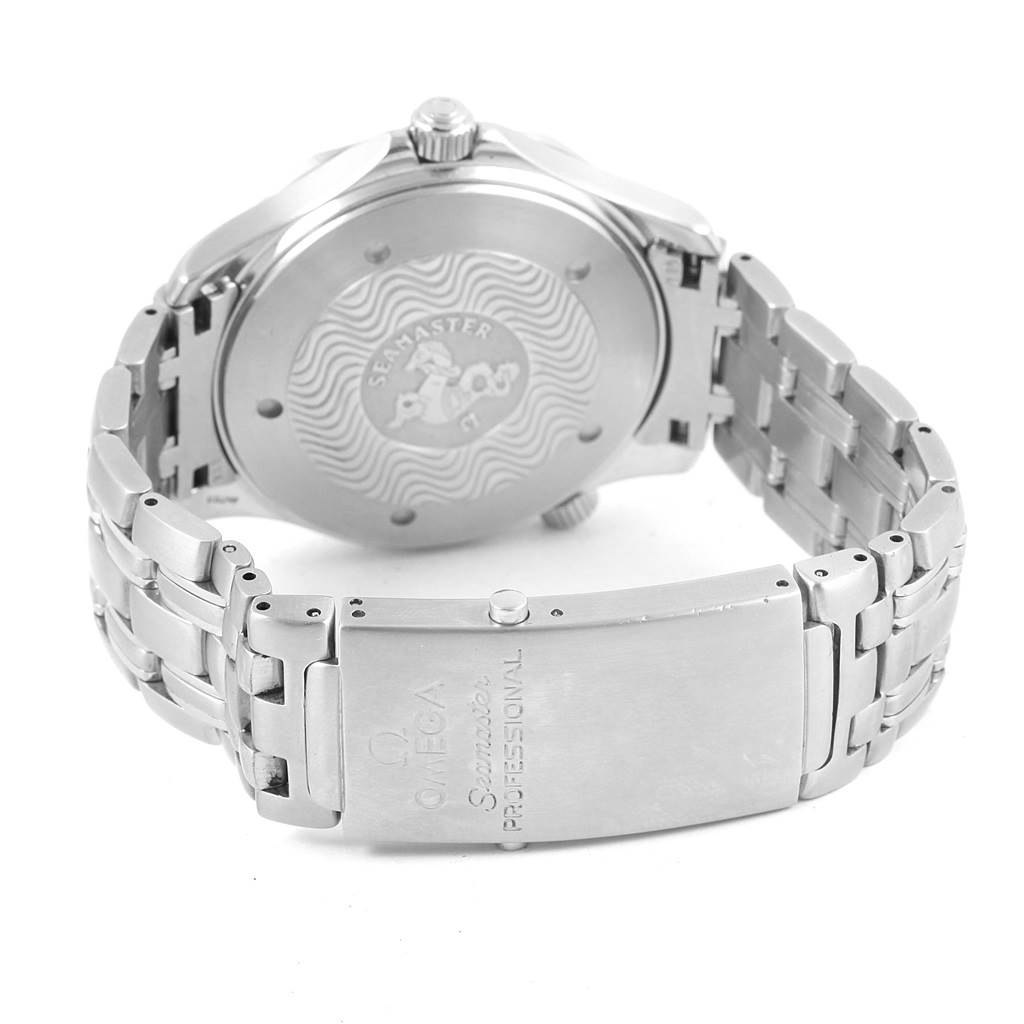 The image shows the back and clasp of an Omega Seamaster 2531.80.00 Men
s Stainless Steel Blue Dial 2531.80.00 Men
s Stainless Steel Blue Dial watch, highlighting its stainless steel bracelet.