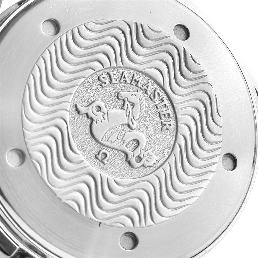 The image shows the case back of an Omega Seamaster 2531.80.00 Men
s Stainless Steel Blue Dial 2531.80.00 Men
s Stainless Steel Blue Dial watch, featuring wavy patterns and the Seamaster logo.