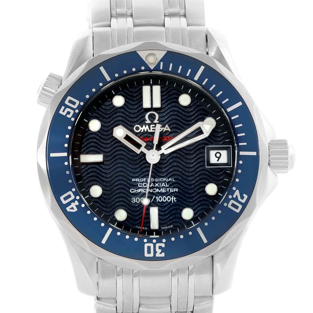 This image shows a front view of an Omega Seamaster 2222.80.00 Men
s Stainless Steel Blue Dial 2222.80.00 Men
s Stainless Steel Blue Dial watch, highlighting the face, bezel, and bracelet.