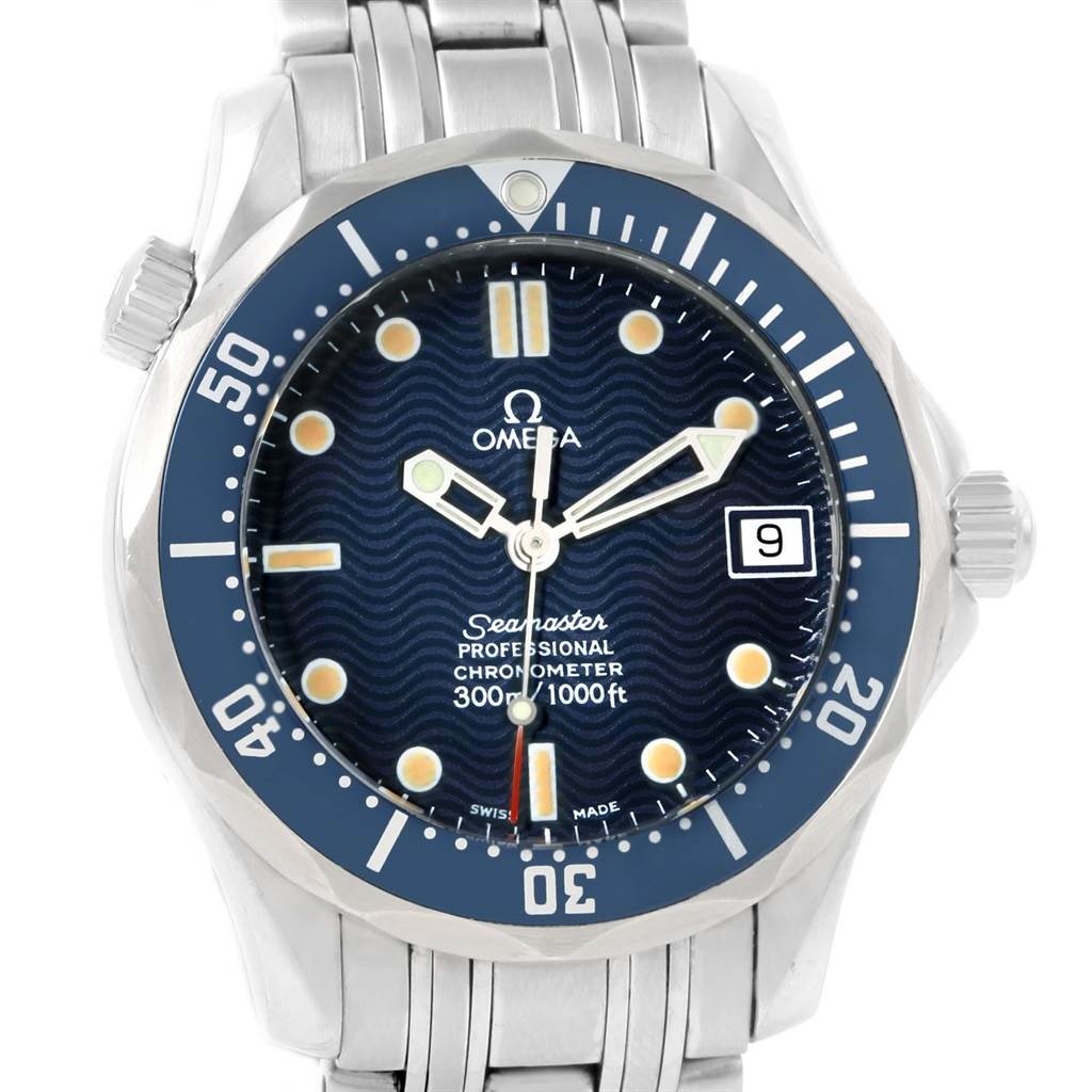The image shows a front view of the Omega Seamaster 2551.80.00 Men's Stainless Steel Blue Dial 2551.80.00 Men's Stainless Steel Blue Dial watch, highlighting its dial, bezel, and bracelet.