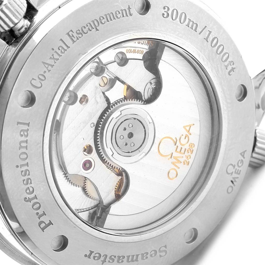 This image shows the back case of the Omega Seamaster 2535.80.00 Men
s Stainless Steel Blue Dial 2535.80.00 Men
s Stainless Steel Blue Dial watch, revealing its internal mechanical components.