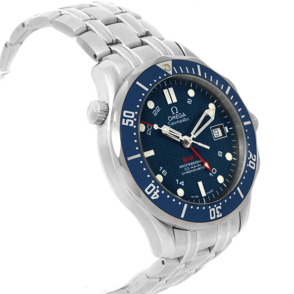 This image shows an angled view of the Omega Seamaster 2535.80.00 Men
s Stainless Steel Blue Dial 2535.80.00 Men
s Stainless Steel Blue Dial watch, including the face, bezel, crown, and part of the bracelet.