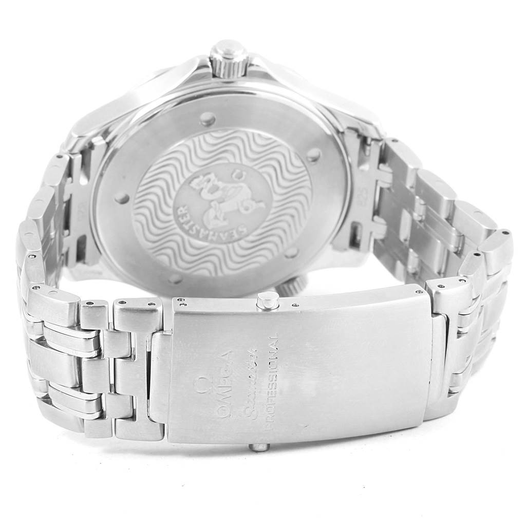 This image shows the back case and stainless steel bracelet with clasp of an Omega Seamaster 2541.80.00 Men
s Stainless Steel Blue Dial 2541.80.00 Men
s Stainless Steel Blue Dial watch.