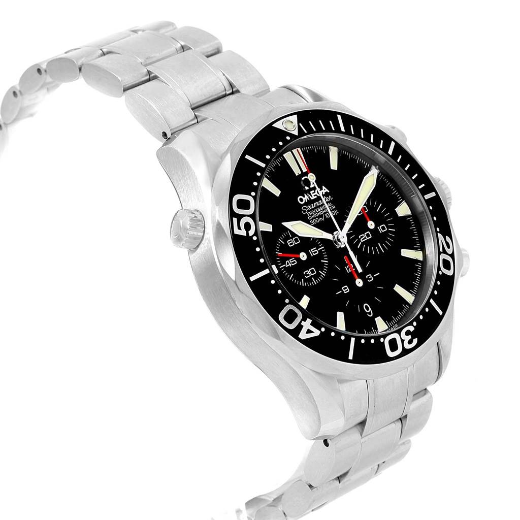 This image shows an angled view of the Omega Seamaster 2594.52.00 Men
s Stainless Steel Black Dial 2594.52.00 Men
s Stainless Steel Black Dial watch, highlighting the face, bezel, and metal bracelet.