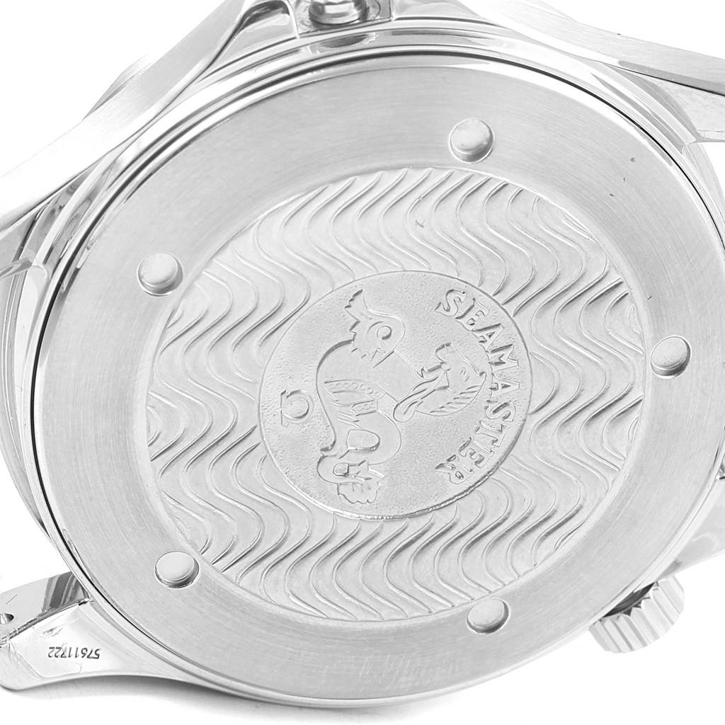 The image shows the back case of the Omega Seamaster 2541.80.00 Men
s Stainless Steel Blue Dial 2541.80.00 Men
s Stainless Steel Blue Dial watch, highlighting the engraved logo and wavy pattern.