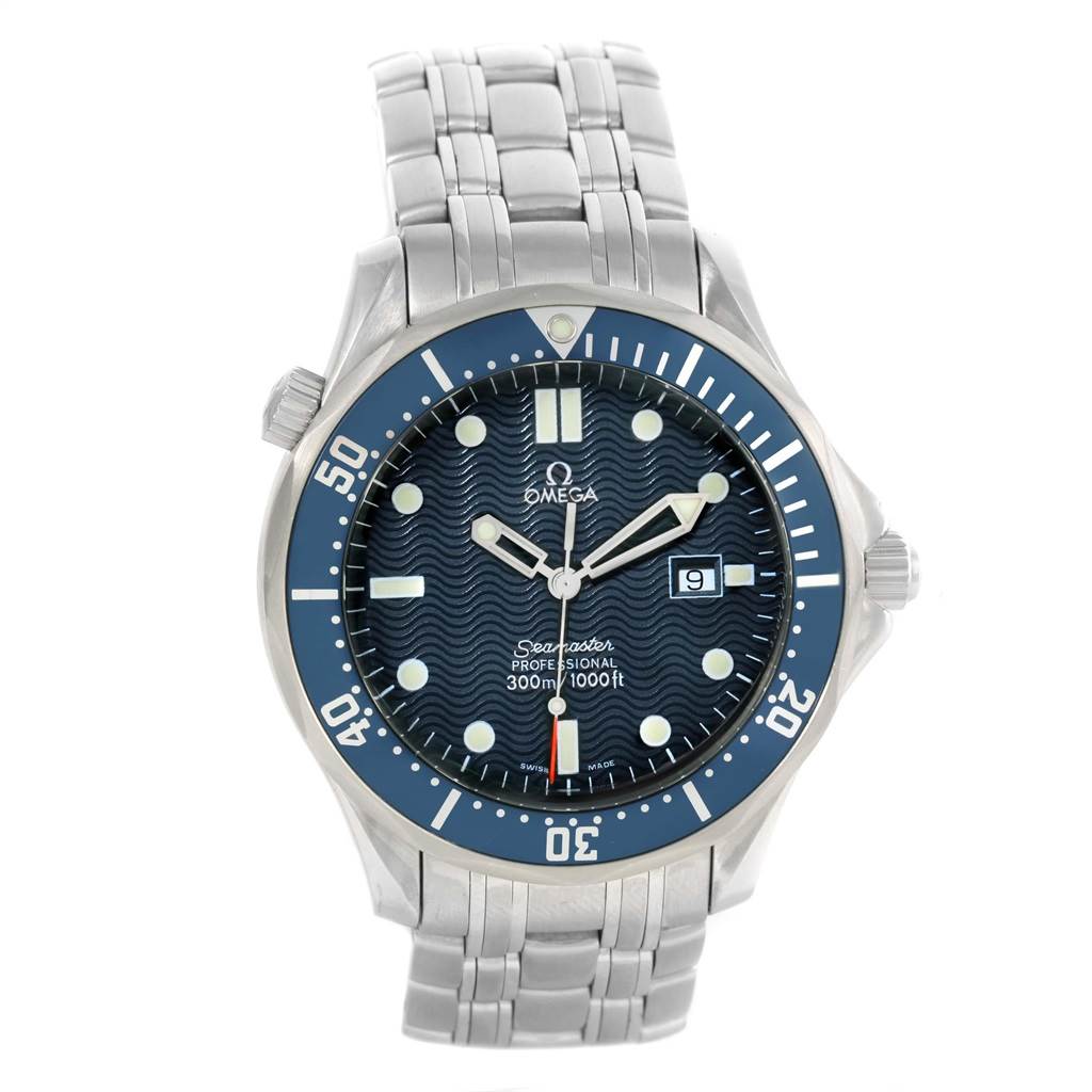This image shows a front view of an Omega Seamaster 2541.80.00 Men
s Stainless Steel Blue Dial 2541.80.00 Men
s Stainless Steel Blue Dial watch, highlighting its dial, bezel, hands, and metal bracelet.