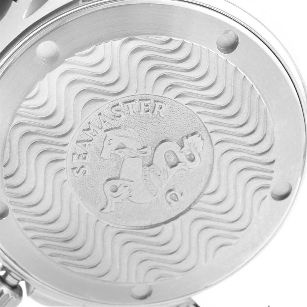 The image shows the back case of an Omega Seamaster 2561.80.00 Men
s Stainless Steel Blue Dial 2561.80.00 Men
s Stainless Steel Blue Dial watch, featuring the engraved logo.