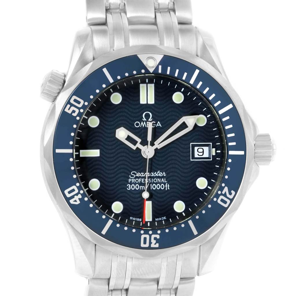 The image shows a front view of the Omega Seamaster 2561.80.00 Men
s Stainless Steel Blue Dial 2561.80.00 Men
s Stainless Steel Blue Dial watch, highlighting its dial, bezel, and stainless steel bracelet.